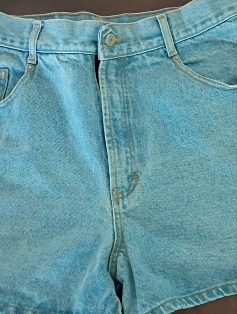 Esprit Jeans shorts Light Blue Denim  with Leather Logo Patch. Vintage